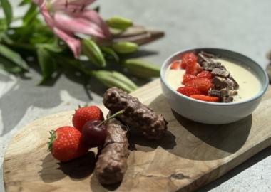 Crème Anglaise met Lion Brownie